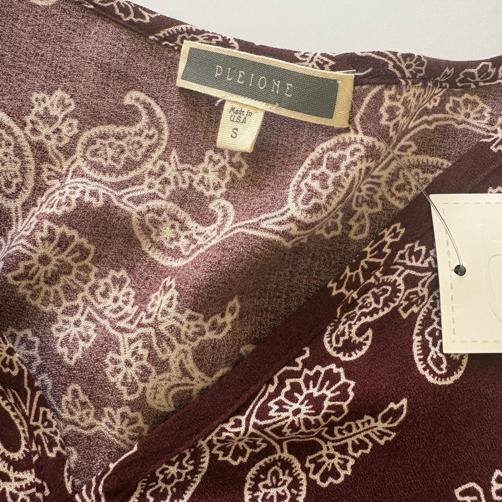 Pelione Women's Burgundy Brown Paisley Long-Sleeve V-Neck Tunic Small NWT - Picture 3 of 4